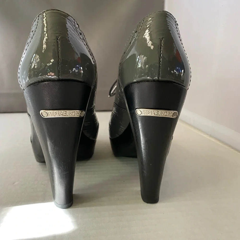 Micheal Micheal Kors grey patent leather lace up platform spectators - Picture 10 of 15